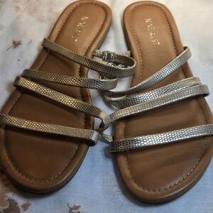 Womens Nine West Metallic Strappy Sandals Size 8.5